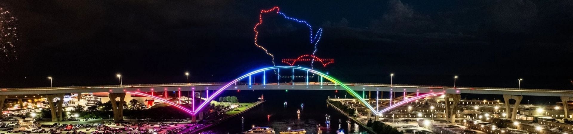 HOAN bridge in Milwaukee - live drone show